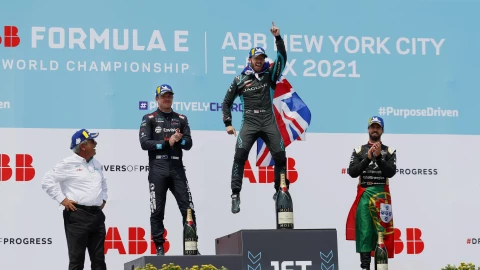 Sam Bird gana el E-Prix de Nueva York.jpg