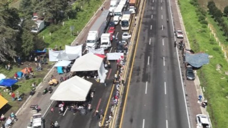 autopista-méxico-puebla-ejidatarios-mantienen-bloqueo-ambos sentidos-kilómetro-74