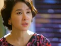 El drama introduce un telón de fondo oscuro: Lee Jae-kyung, hermano de Hee-kyung, aparece como una sombra peligrosa, capaz de manipular rumores y licuar realidades.