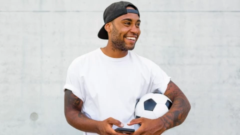 ¿Qué tan malo es usar diario una gorra? Cuidado con tu cabello