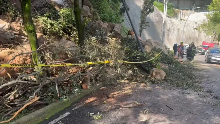 Lluvias provocan deslizamiento de tierra en Miguel Hidalgo