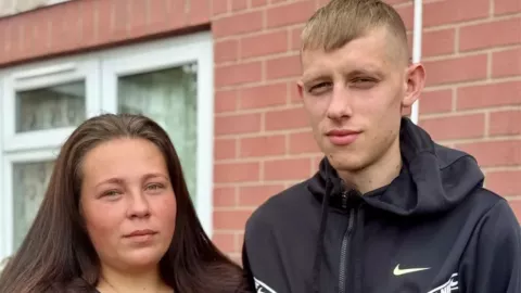 ¡DE TERROR! Directora de funeraria guardaba cadáveres de bebés en su casa para leerles cuentos