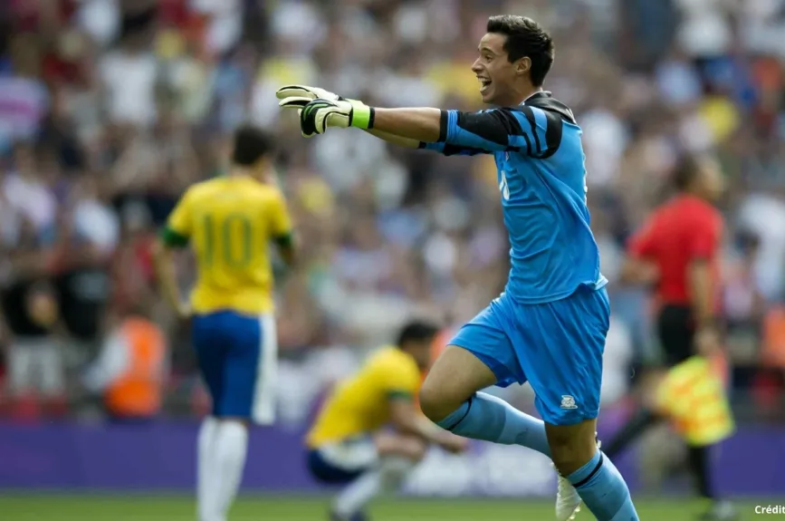 2 ganadores medalla de oro Londres 2012 méxico futbolistas.jpg