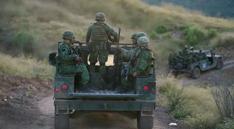 Soldados mexicanos en zonas de Michoacán.
