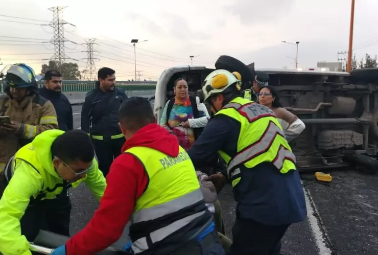 camioneta-edomex-volcada-combi
