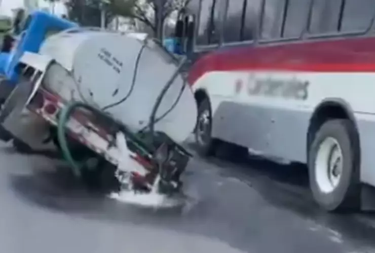 pipa agua socavón CDMX