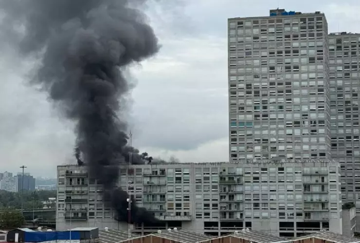 Incendio consume torre de departamentos en CDMX