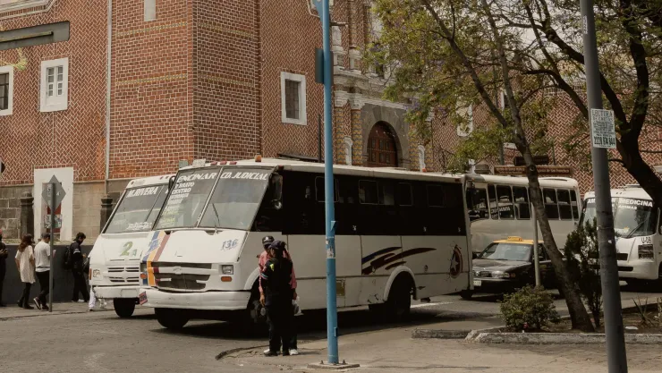 Aumenta robo en transporte público en el estado de Puebla este 2025; usuarios viven con temor