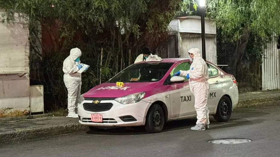 Encuentran cadáver dentro de un taxi en el Hospital General en Iztapalapa