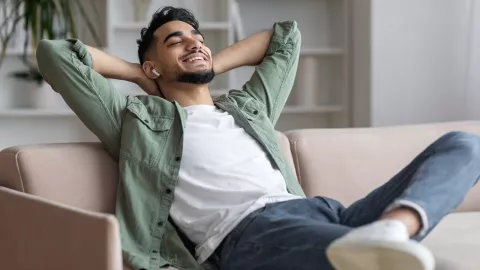 La marca de audífonos baratos que es igual de buena que los Airpods, según Profeco