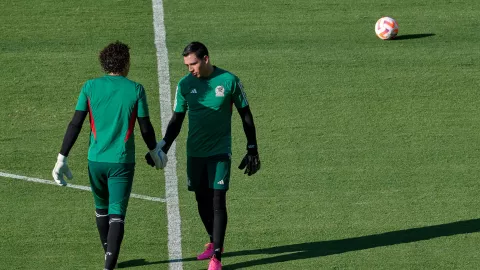 Luis Ángel Malagón y Guillermo Ochoa, porteros de la Selección Mexicana