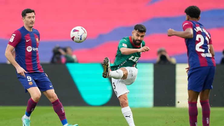 Robert Lewandowski y Lamine Yamal con Barcelona