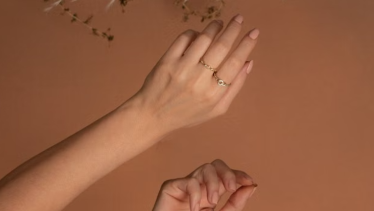 ¿Qué significa que se te caiga el anillo o la joyería de la nada? La advertencia oculta sobre tu energía
