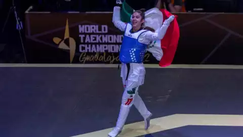 Leslie Soltero festejando triunfo