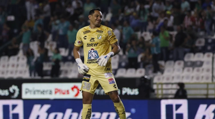 Rodolfo Cota en el partido de León vs Chivas Jornada 1 Apertura 2023