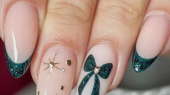 27 ideas de uñas elegantes para Navidad