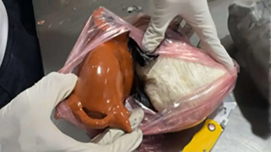 Cocaína en artesanía de Perú.jpg