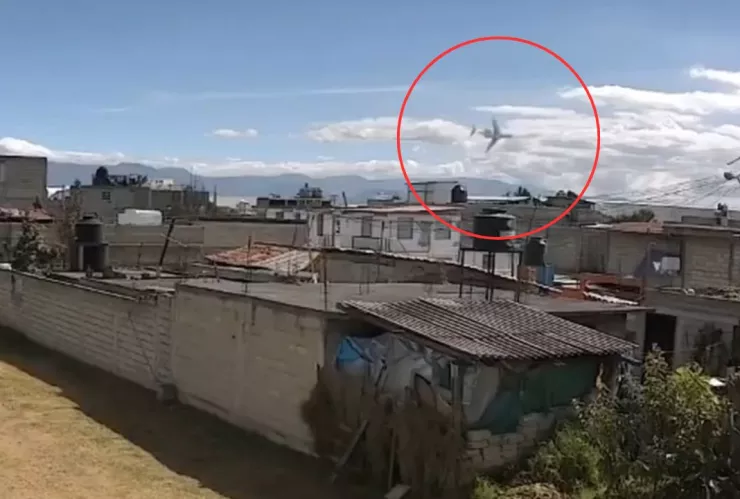 VIDEO: Se desploma avioneta cerca del Aeropuerto de Toluca y deja varios muertos