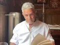 Alejandro leyendo.jpg