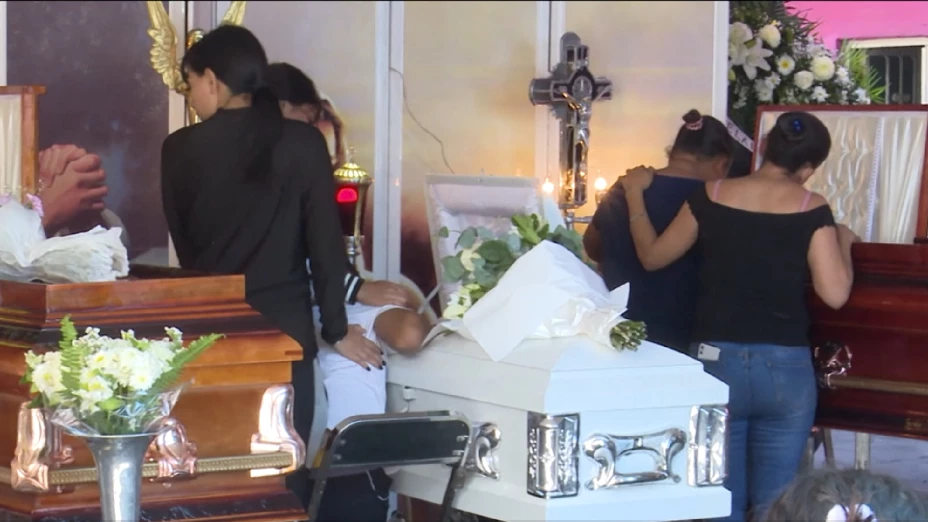 Velan a familia que murió en incendio de Lomas de la Trinidad, en León, Gto