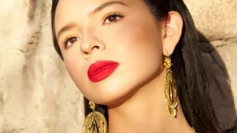 Ángela Aguilar celebra su cumpleaños número 18 con inédita FOTO.