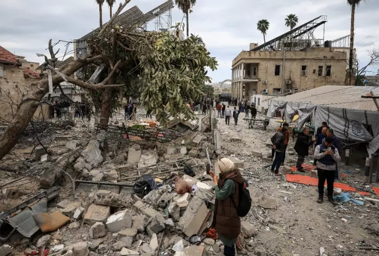 Gaza bajo fuego: bombardeos israelíes causan miles de muertes y desplazamientos.