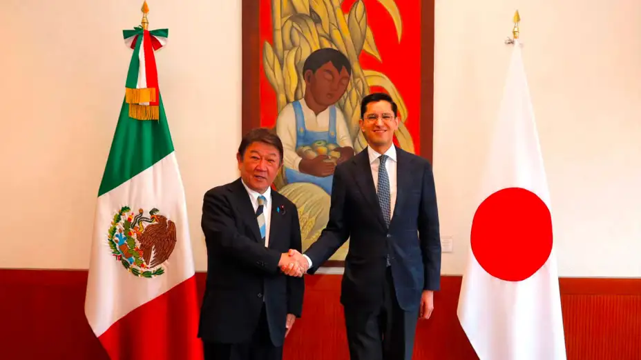 Toshimitsu Motegi, canciller de Japón, con Roberto Velasco, titular de la SRE.