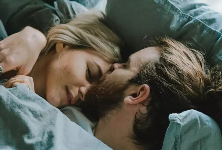 dormir-juntos-parejas divorcio-sueno