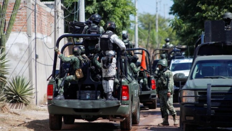 Sinaloa: Sicarios emboscan a militares durante patrullaje y desatan intensa balacera