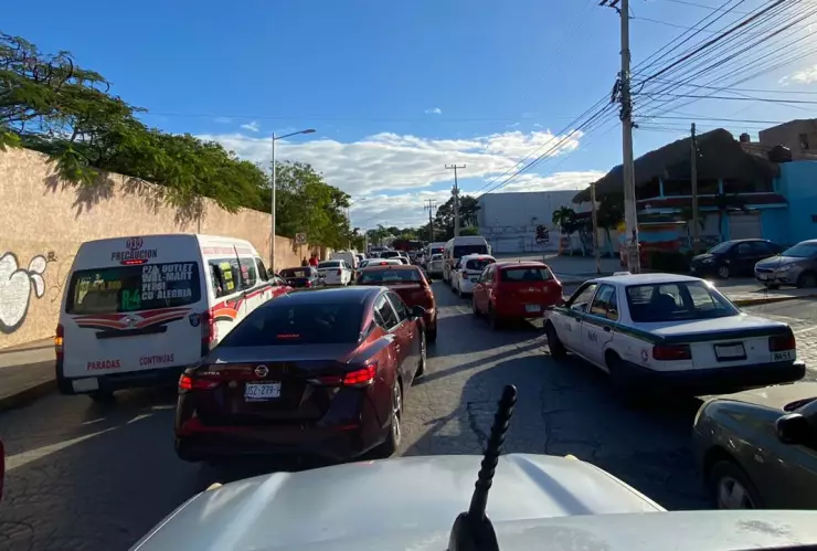 Tráfico en Cancún hoy 16 de enero calles y avenidas cerradas.jpg