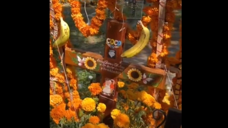 Día-de-Muertos-2024-el-panteón-de-Santa-Fe-de-la-Laguna-un-puente-entre-mundos