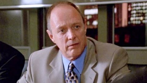 El actor Harry Johnson, conocido por ser la voz en el opening de La Ley y el orden falleció hoy a sus 81 años