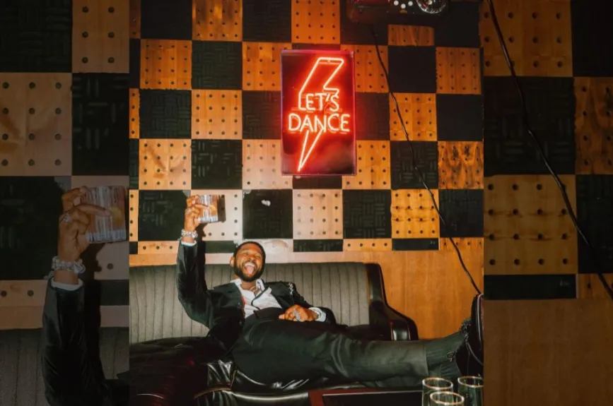 Usher feliz.jpg