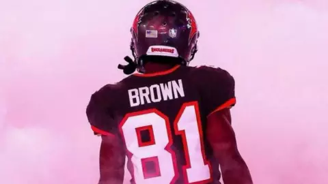 Antonio Brown compara su carrera con Jesucristo