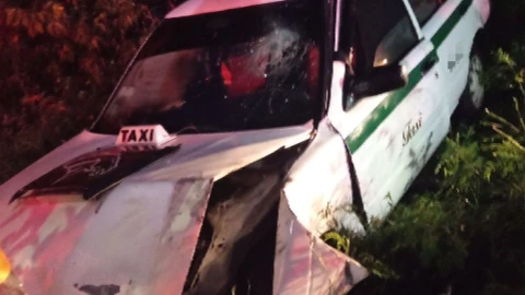 ¡Otro accidente en Cancún! Taxista pierde el control y se accidenta en avenida Ramal Norte.jpg