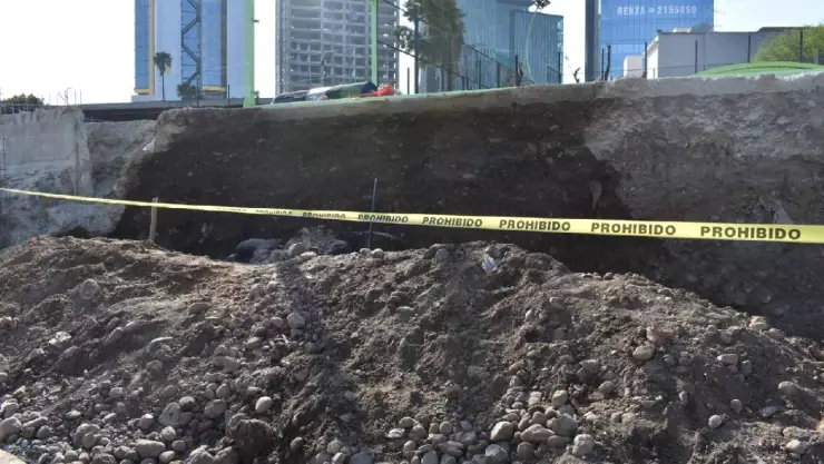 VIDEO Trabajador atrapado tras derrumbe de construcción en Calete