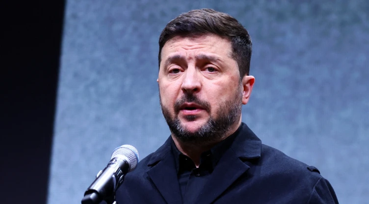 El presidente ucraniano, Volodymyr Zelenskiy, habla durante una visita a unas instalaciones del fabricante alemán de drones Quantum Systems, en el marco de la Conferencia de Seguridad de Múnich (MSC), cerca de Múnich, Alemania, el 13 de febrero de 2026.