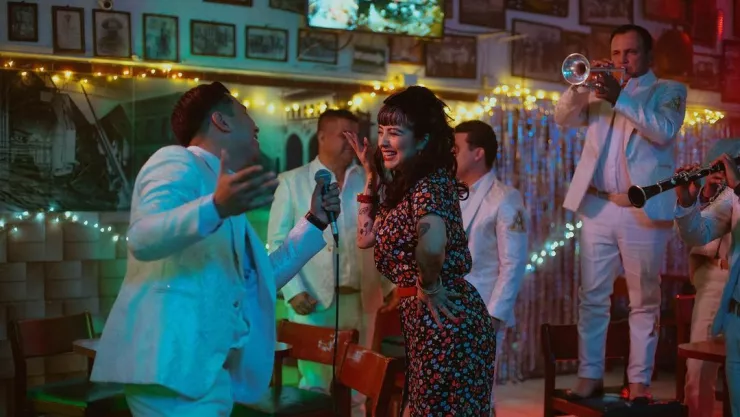 Mon Laferte y La Arrolladora Banda El Limón.jpg