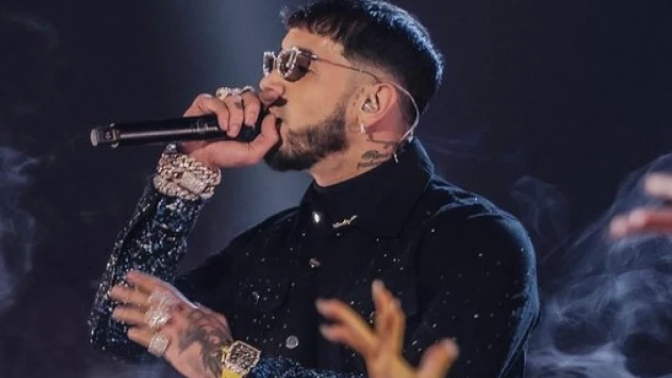 VIDEO - Anuel AA se lanza directo y le dedica canción a Karol G