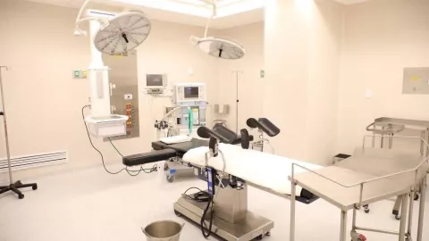 Realizan exitoso reimplante de mano en hospital de Yucatán