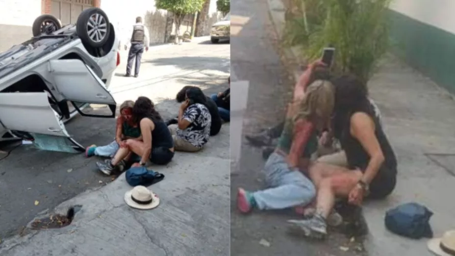 Mujeres se toman una selfie tras volcadura en Cuernavaca