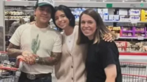 Christian Nodal y Ángela Aguilar fueron captados en supermercado de Texas