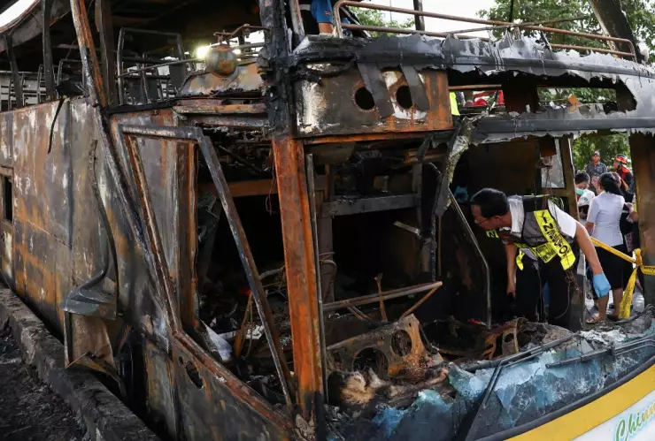 incendio-autobus-tailandia-muertos