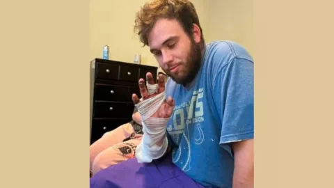 Repartidor de pizza salva a 5 niños de incendio en Estados Unidos.