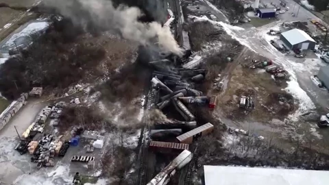 Inicia la “liberación controlada” de gases tóxicos en Ohio por un accidente