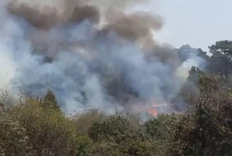 Explota polvorin en Morelos, extensa nube de humo