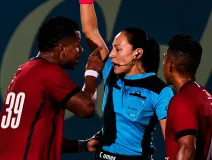 castigo jugador arbitra empujon