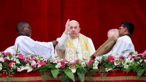 Papa Francisco aparece en la basilica de San Pedro