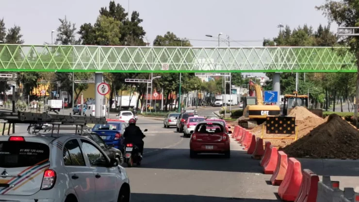 Es la cuarta vez que los vecinos de la colonia Moctezuma 2 sección en la alcaldía V. Carranza piden que reparen el socavón ubicado en Eje 1 Norte.