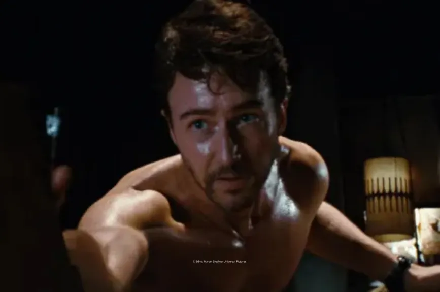 Edward Norton Hulk TV Azteca_7.jpg